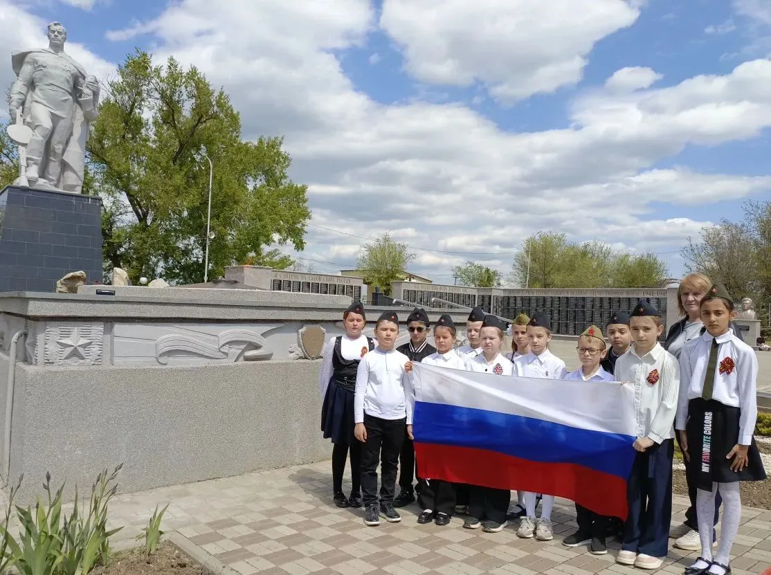 🇷🇺 Ученики нашей школы принимают  участие во Всероссийской акции «Цвета Родины», посв...
