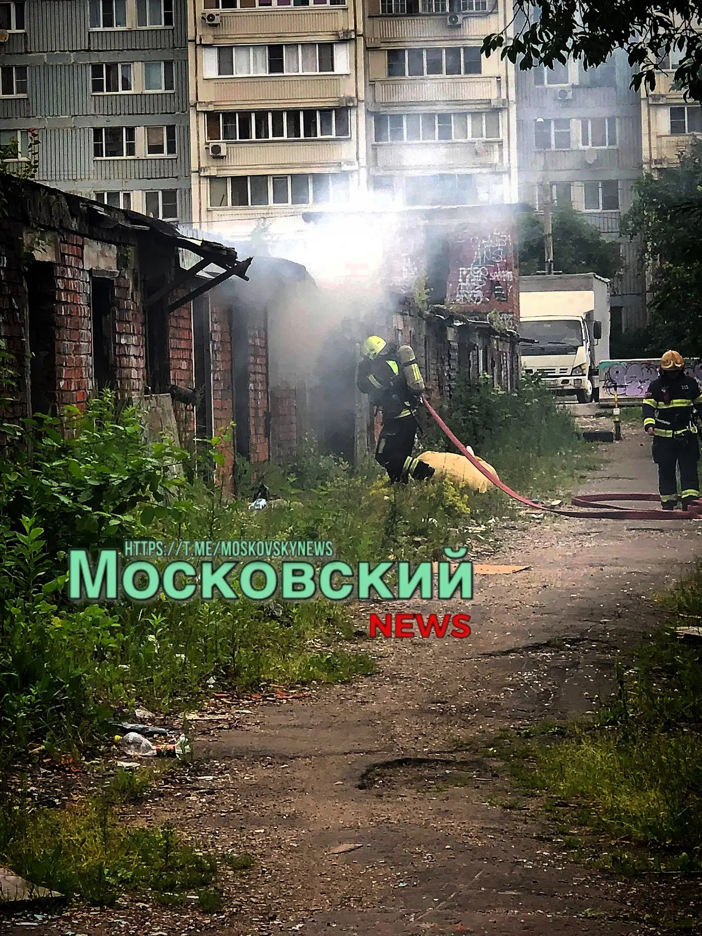 В первом опять горит сарай