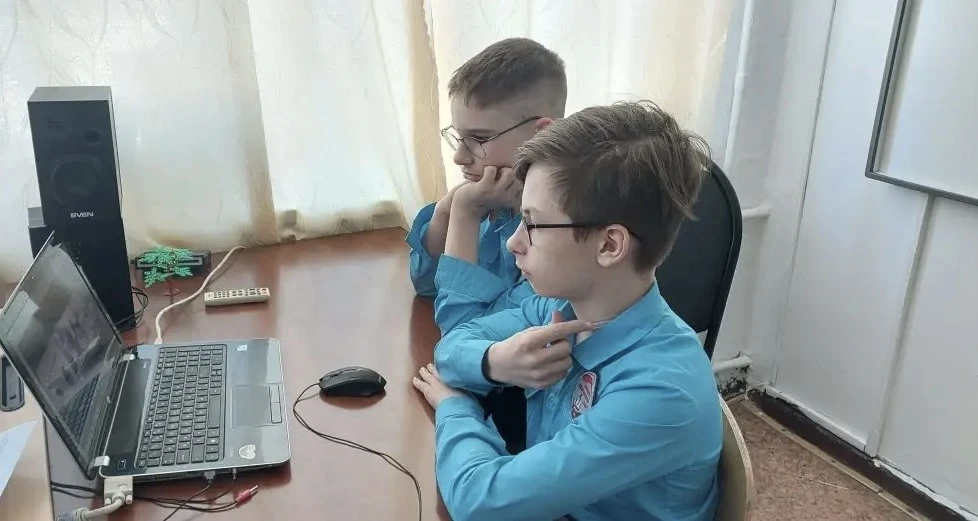 Продолжаем реализацию проекта #Дети_в_теме 👧🧒  С 1 сентября 2025 года МБОУ ИнЖеЛ города Кирова являе