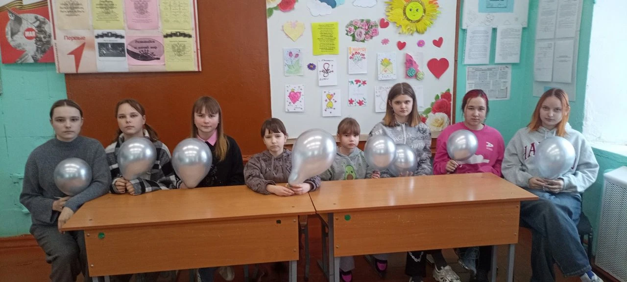 Накануне самого нежного праздника в классах прошли праздничные классные часы, посвящённ...