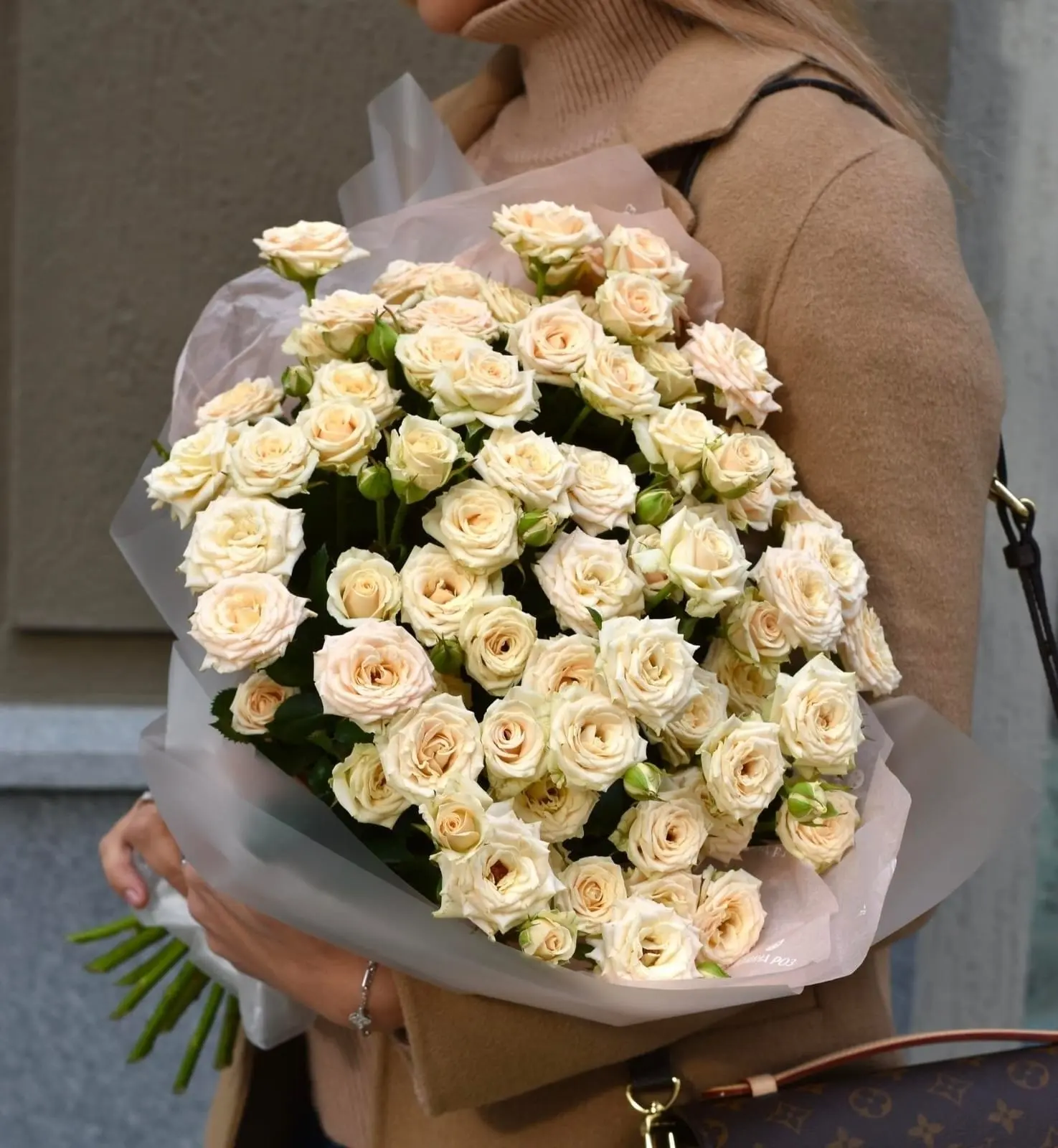 4990 руб.
Сливочные  высокие кустовые розочки.
В букете 9 шт.
#доставкацветов 
ТГ, Max +79500005787