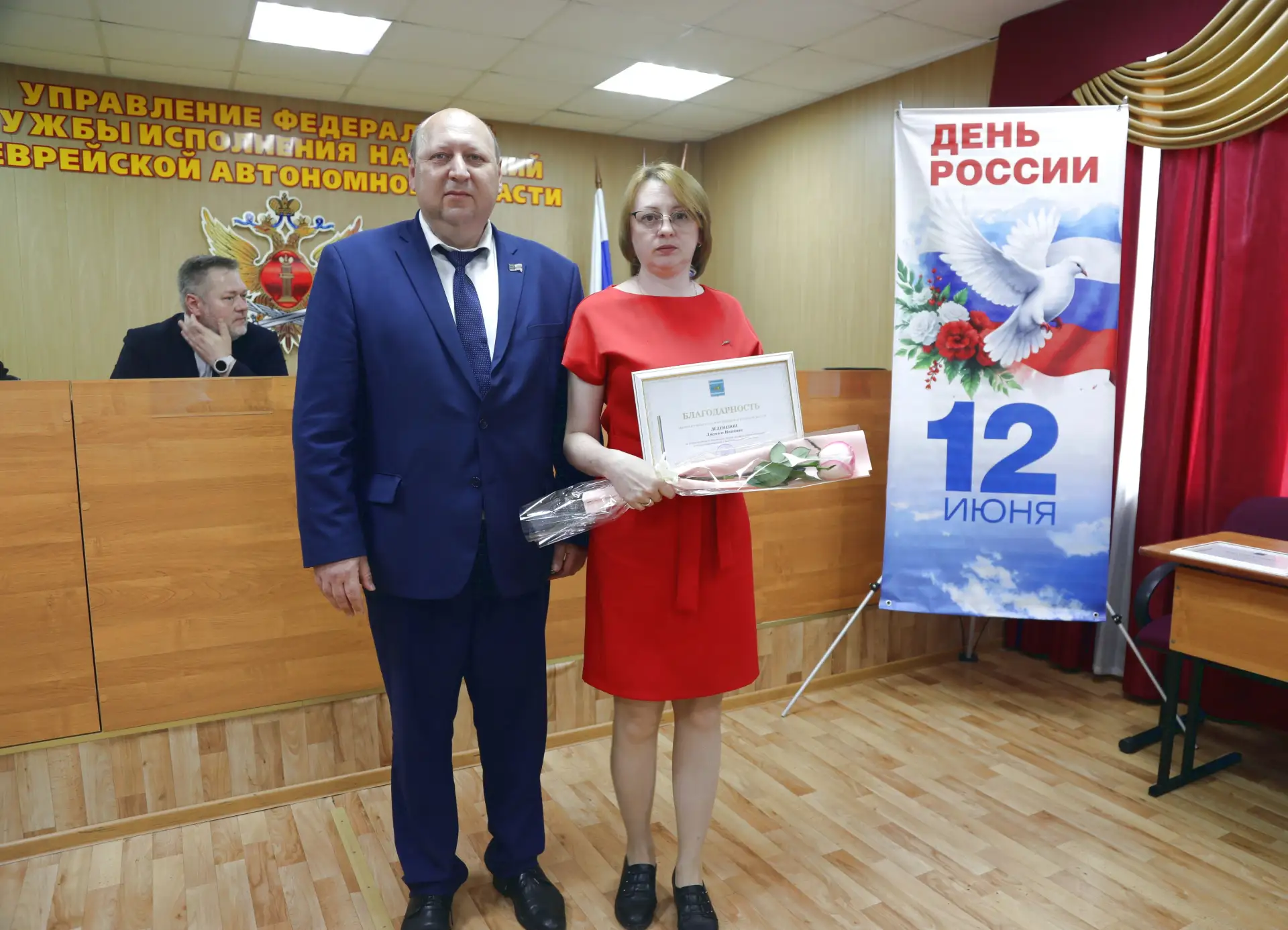Сотрудникам УФСИН России по ЕАО вручены награды Заксобрания области
 
Накануне Дня России в регионал