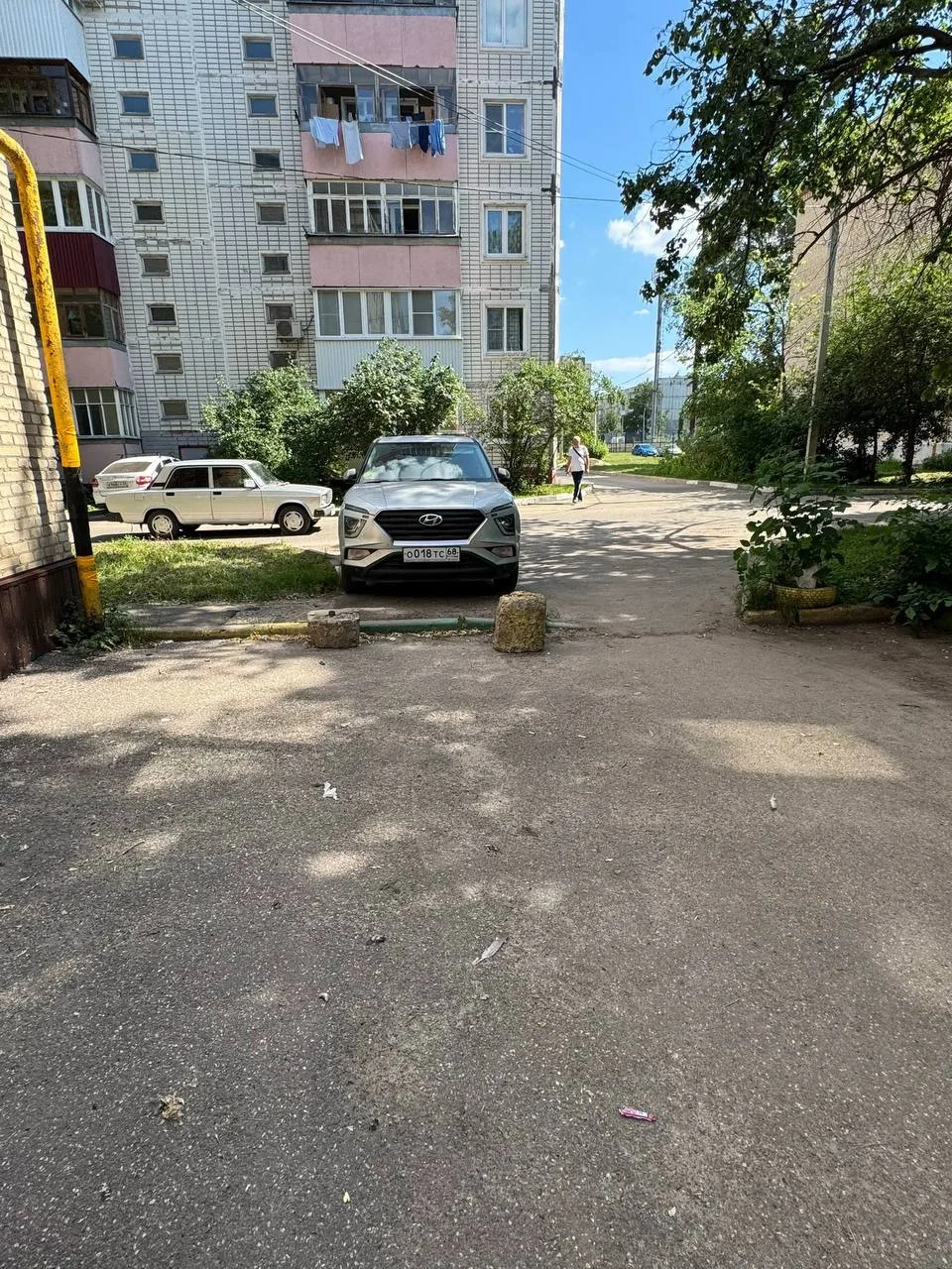 Тамбов. Просим обратить внимание на ситуацию у дома №14 по адресу: территория Тамбов-4

Уважаемые жи