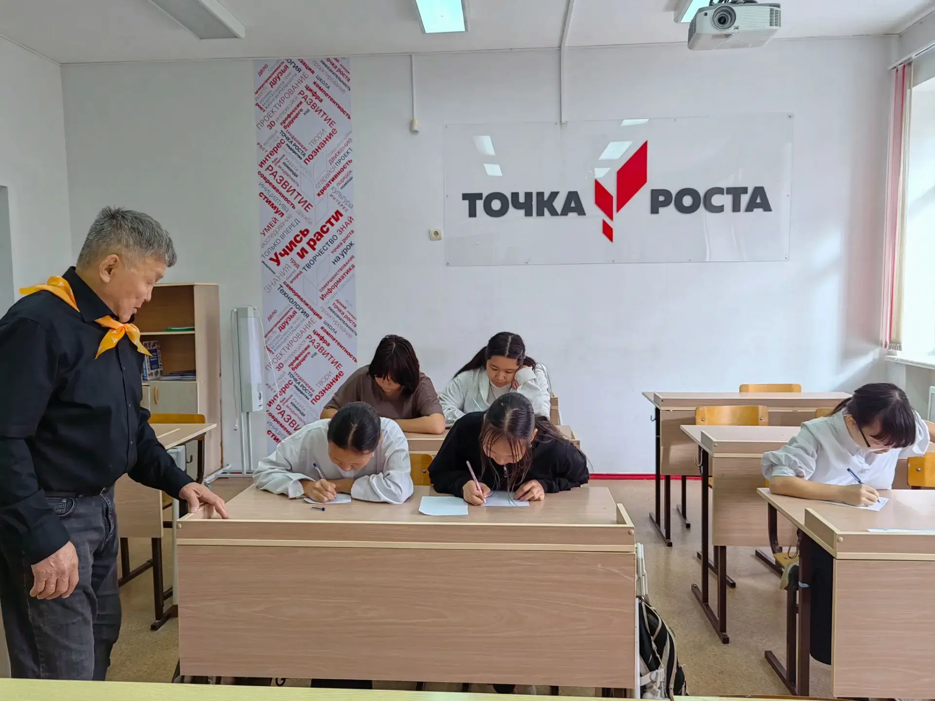 Сегодня в школе прошла акция "Я благодарен", на которой советник директора по воспитани...