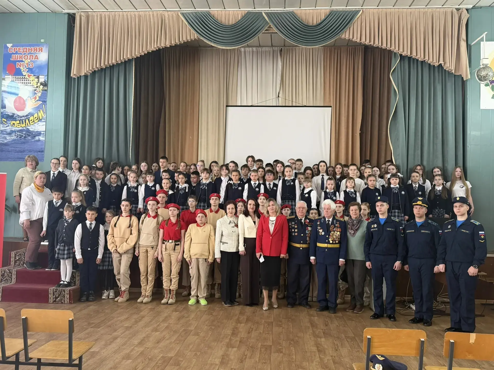 ‎В Ленинском районе стартовала акция «Равнение на Знамя Победы».