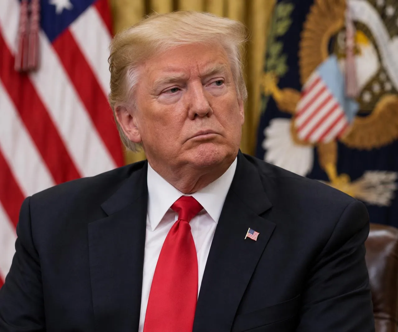 Трамп поддержал предложение о смягчении части санкций США против России, сообщает The A...