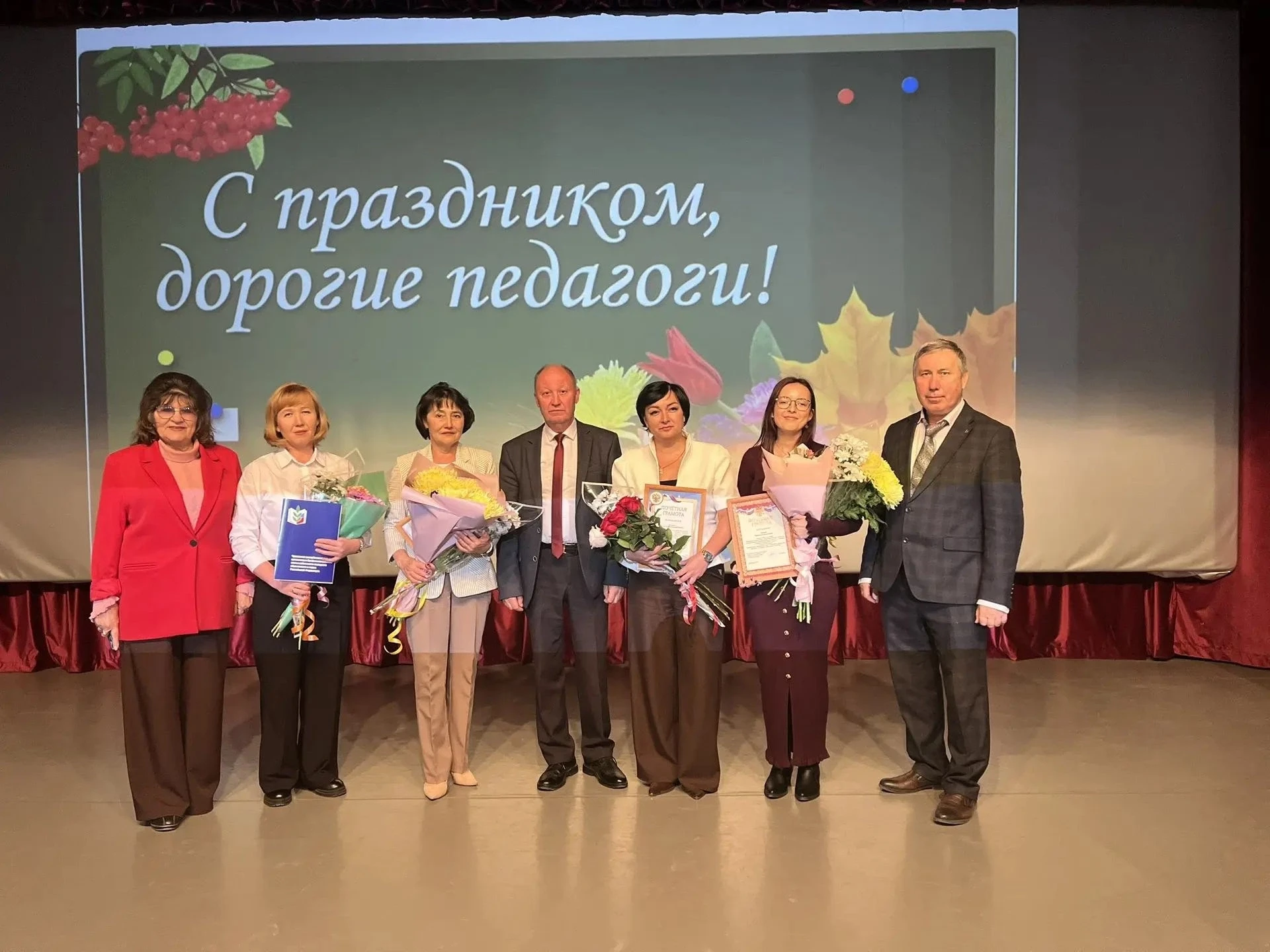 👏Администрация и педагогический  коллектив Урмарской СОШ им. Г. Е.Егорова от всей души...