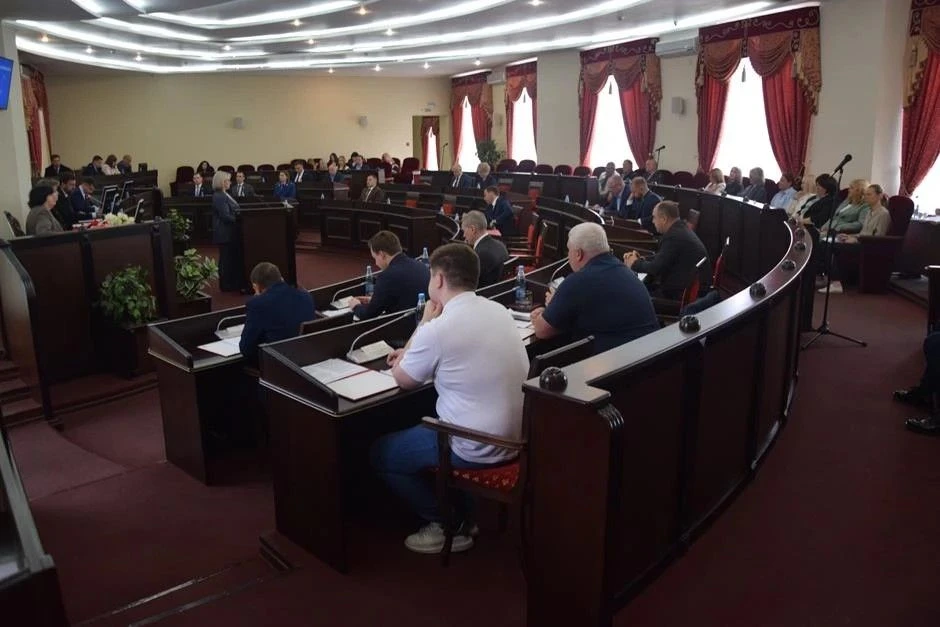 Глава города Шахты Людмила Овчиева приняла участие в заседании городской Думы