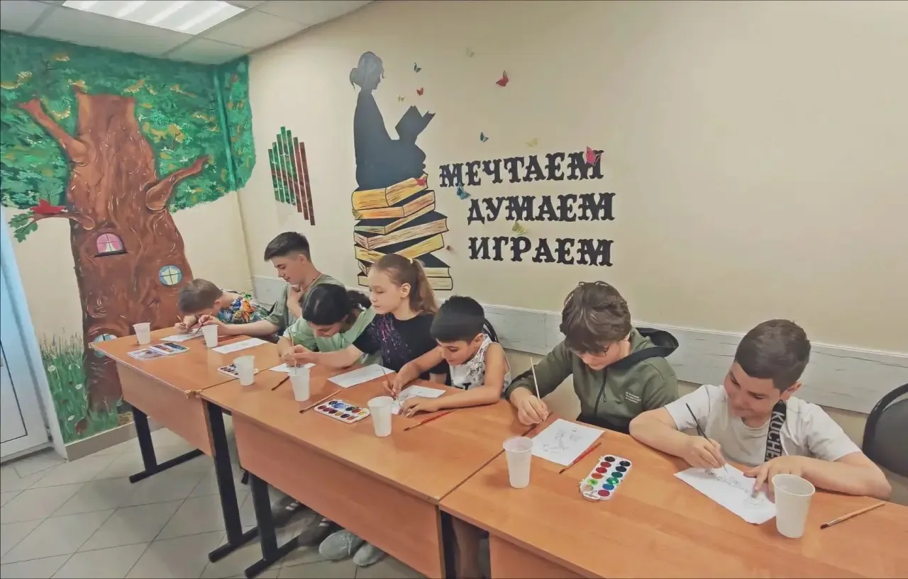 Ученики 5‑го класса посетили библиотеку, где прошёл мастер‑класс, посвящённый Дню славянской письмен