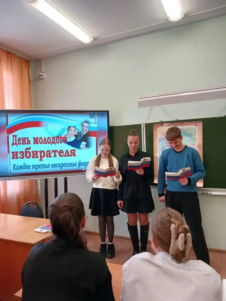 Молодой избиратель.  В рамках Недели молодого избирателя  в 8-10 классах Медведевской гимназии были 