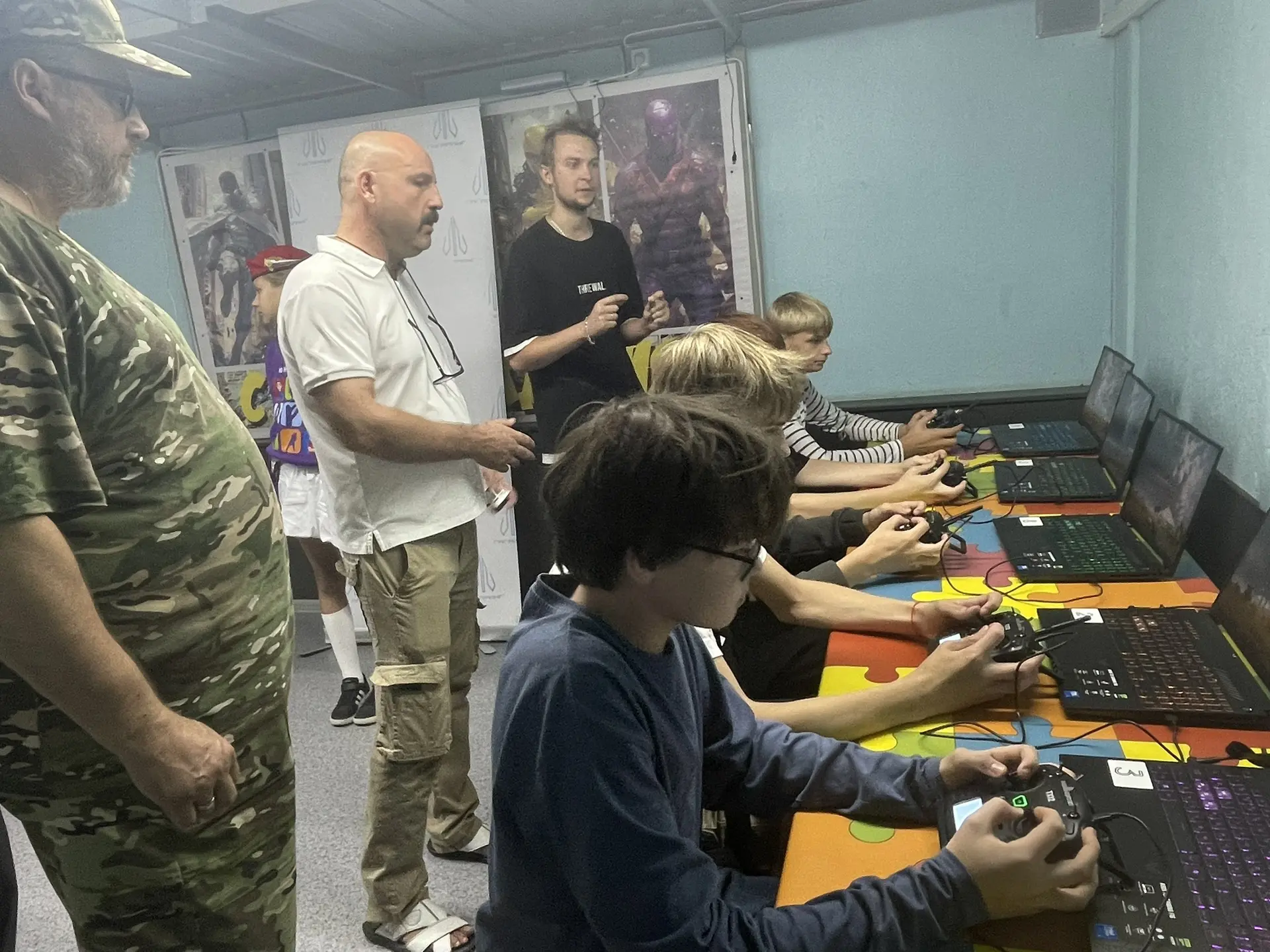 Сегодня ребята из 9 В класса испытали себя в крутом мероприятии «Дрон‑Боярд»! Сначала о...