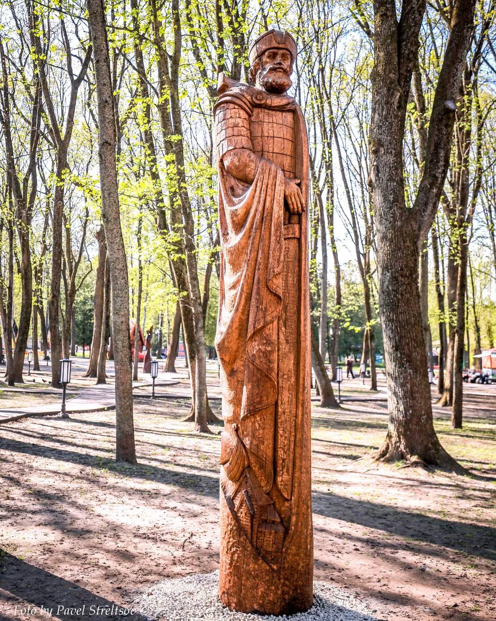 В парке имени А.К. Толстого весной . Май 2026.  📸Павел Стрельцов  Подписаться на ПБ Предложить новос