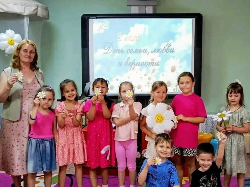 8 июля по всей стране отмечается один из самых теплых праздников — День семьи, любви и ...