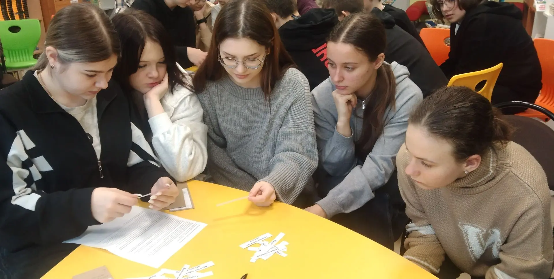 В январе несколько уроков литературы у девятиклассников прошли в школьной библиотеке. Они были посвя