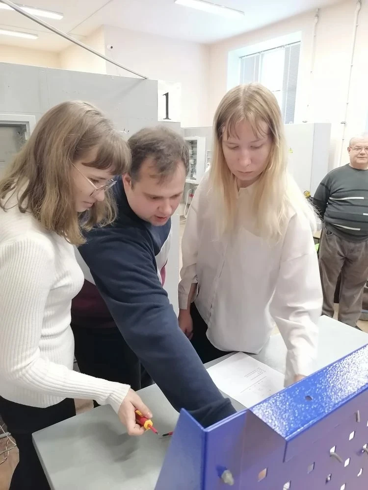 17 февраля старшеклассники нашей школы, участники Энергокружка «Россети», посетили Брянский строител