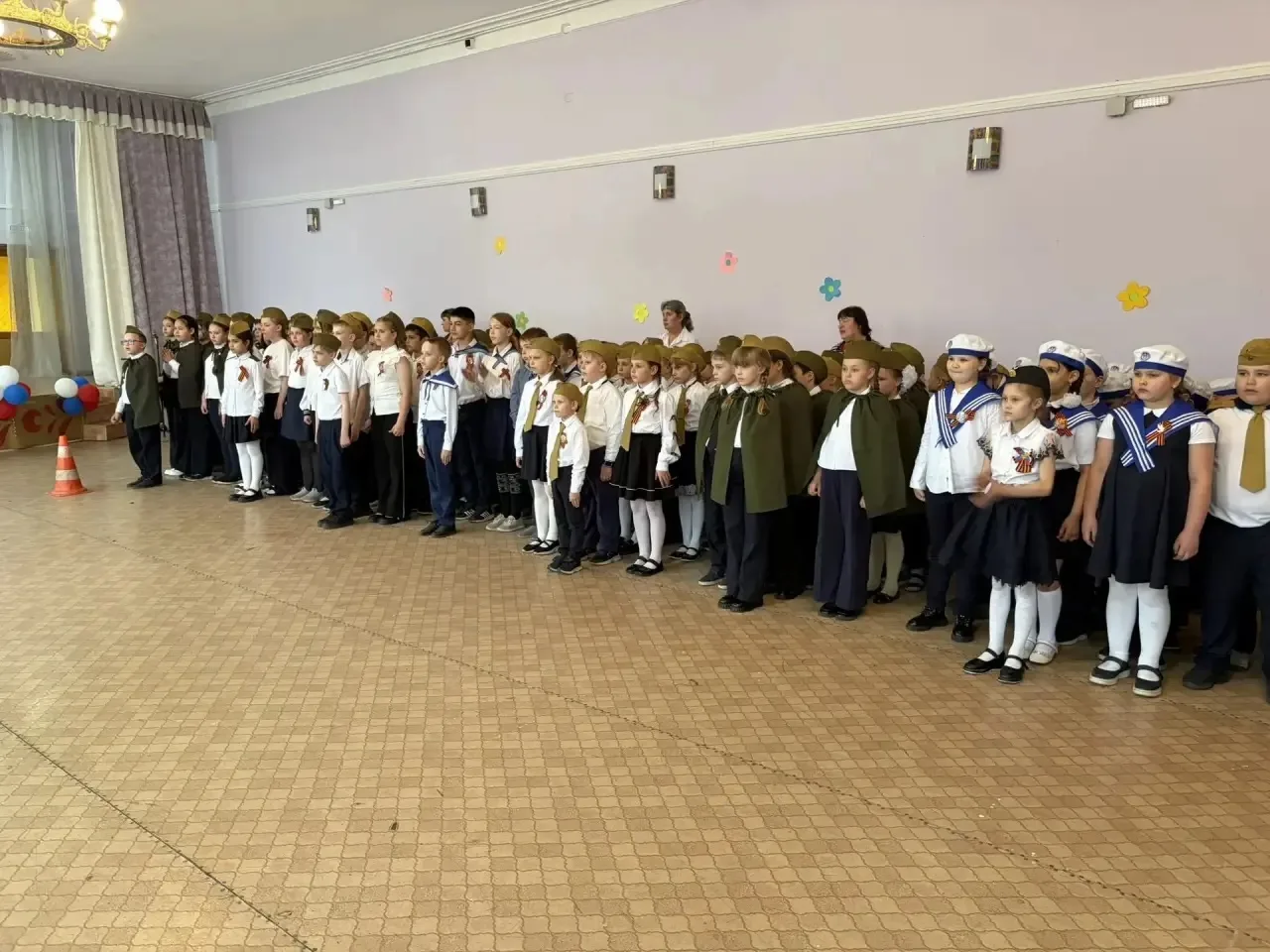 🇷🇺Сегодня в начальной школе в преддверии Дня Великой Победы прошёл традиционный Парад Победы с испол