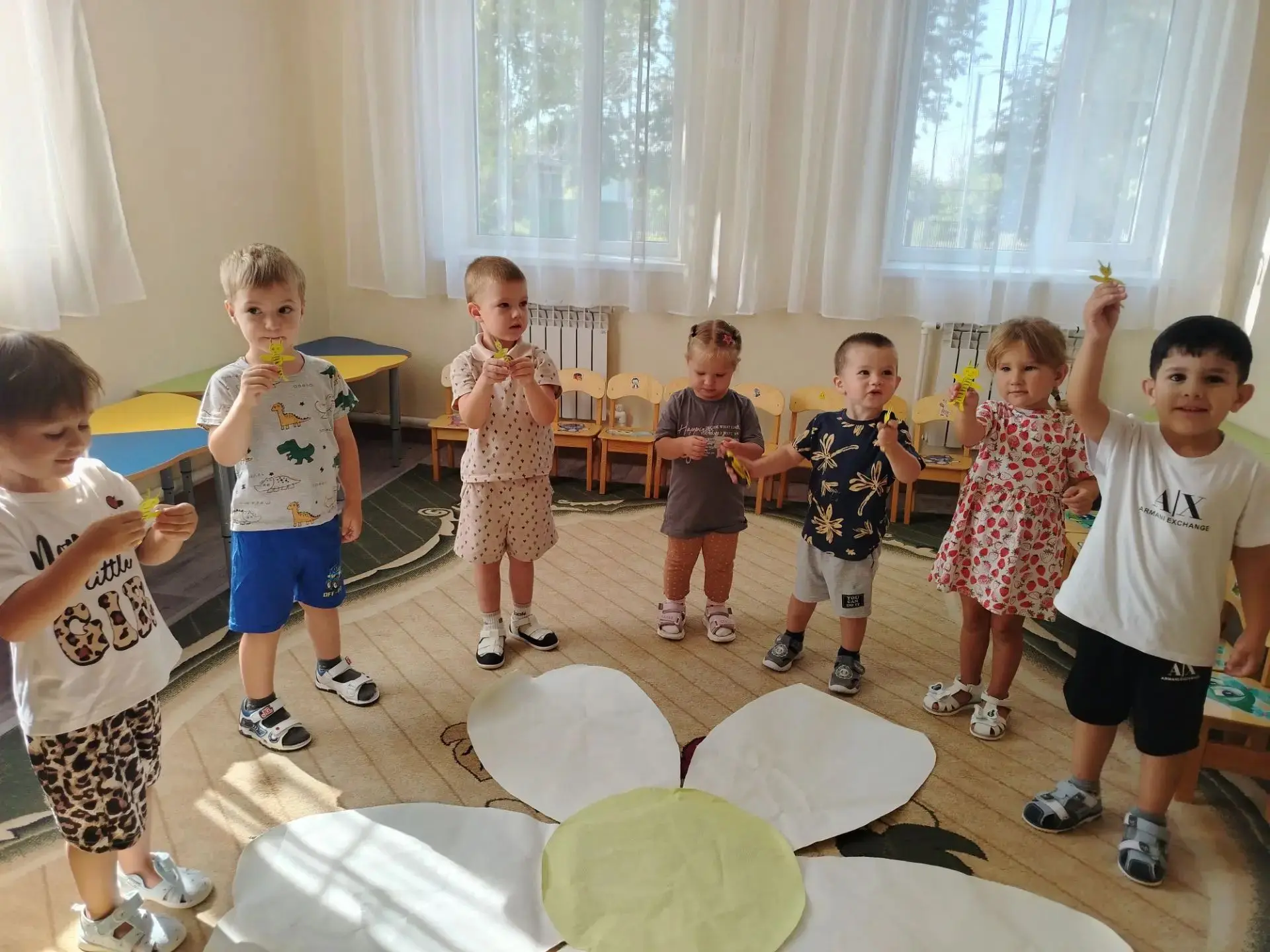 Музыкальное занятие «Медовый Спас» для детей ясельной группы проведено в игровой форме ...