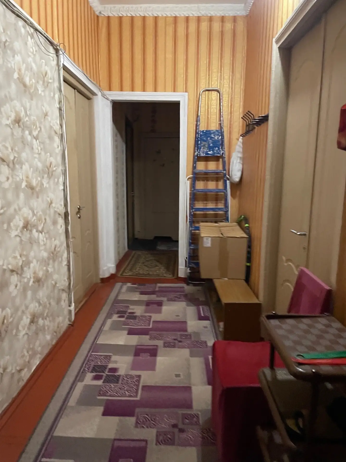 Собственник, на длительную аренду, сдам комнату  в коммунальной квартире, 
Сталинка-кирпичный дом с 