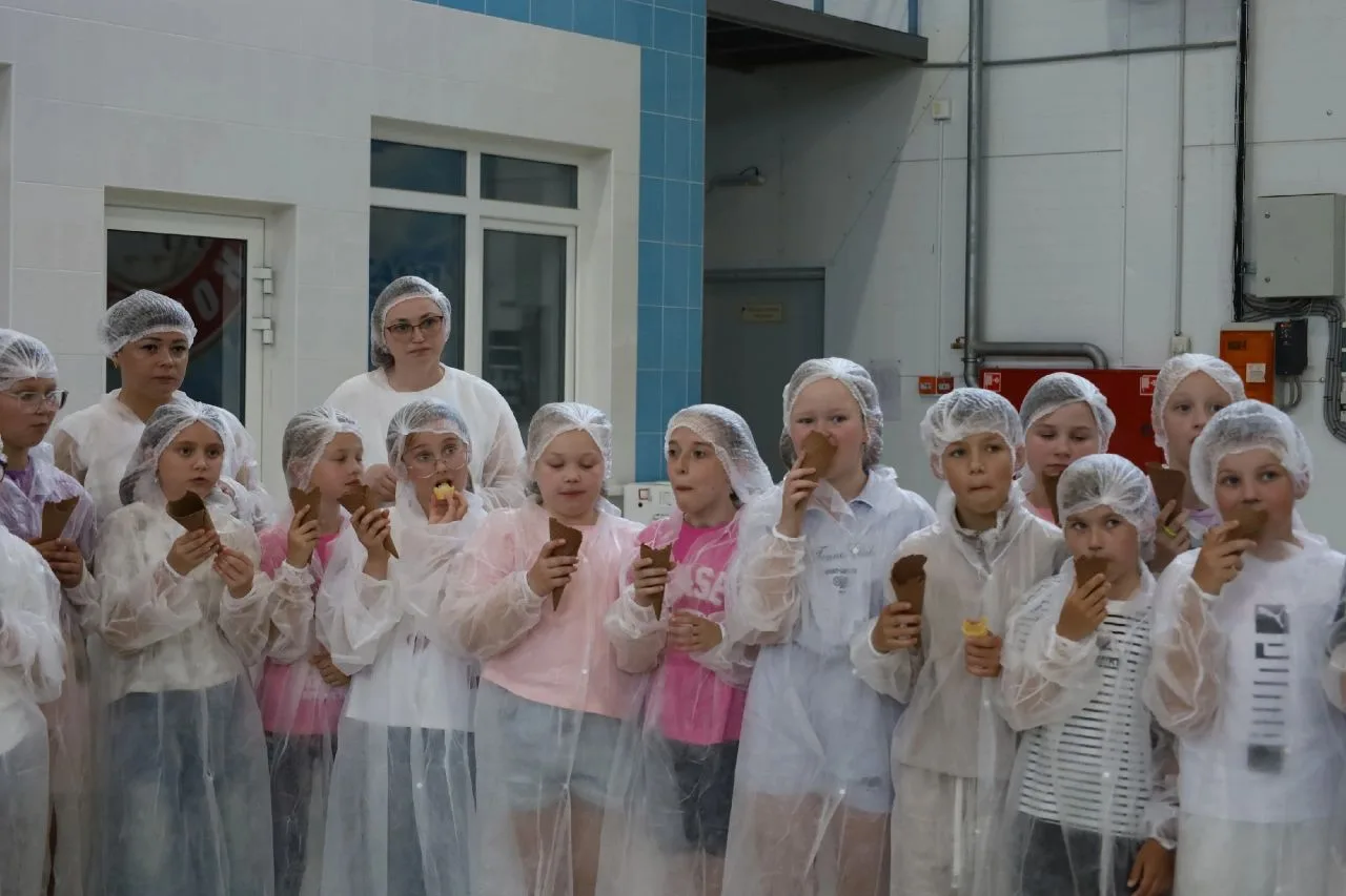 🍦🧁🍨🍧 10 июня учащиеся 3а и 3б  классов посетили фабрику мороженого «Колибри» в горо...