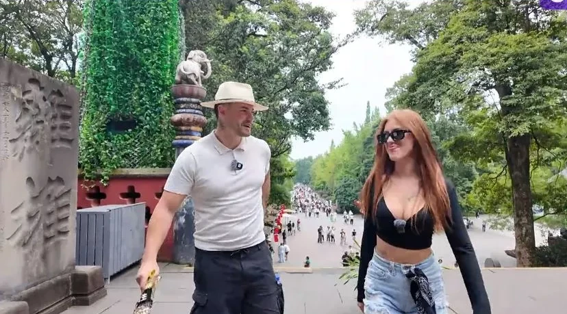 С первых совместных дней Сергей Хорошев и Вероника Строгонова в китайском Чэнду начали ...