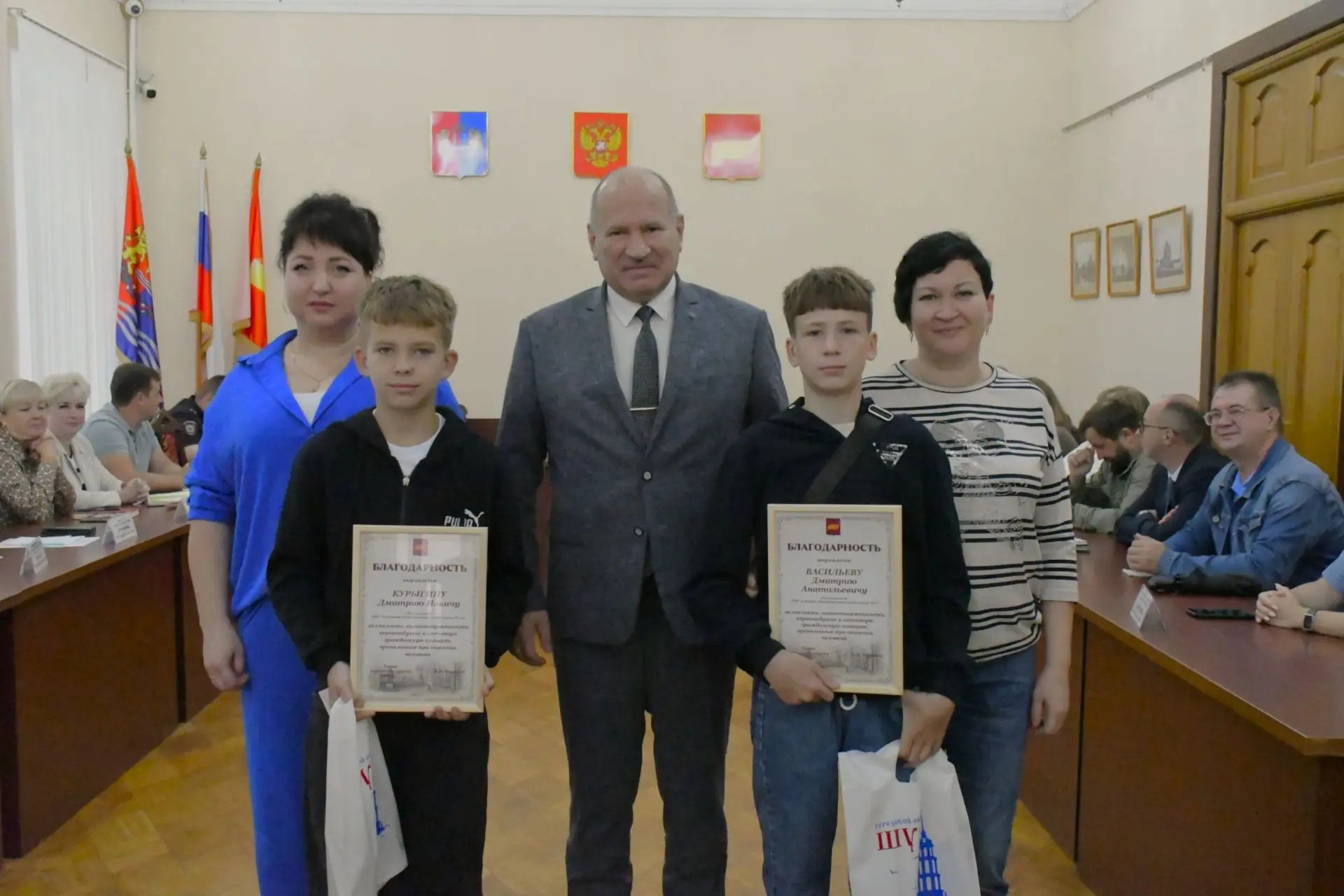 Юные герои Шуи: Глава города наградил смелых школьников