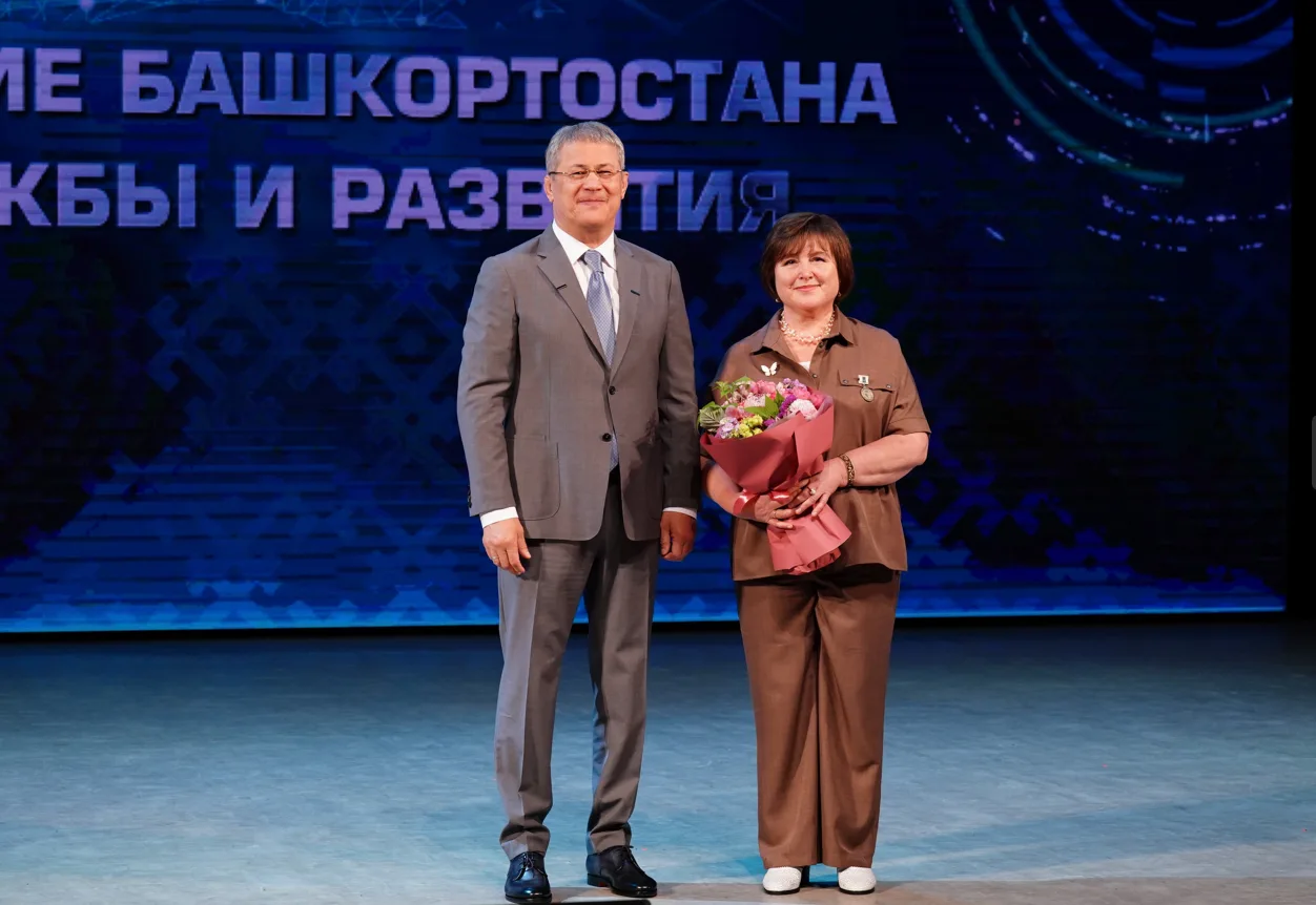 💐 Котлыйбыз! 💐
⚡ Район үзәк дәваханәсенең элекке баш табибы Рәзидә Хәлил кызы Гатауллинага мактаул