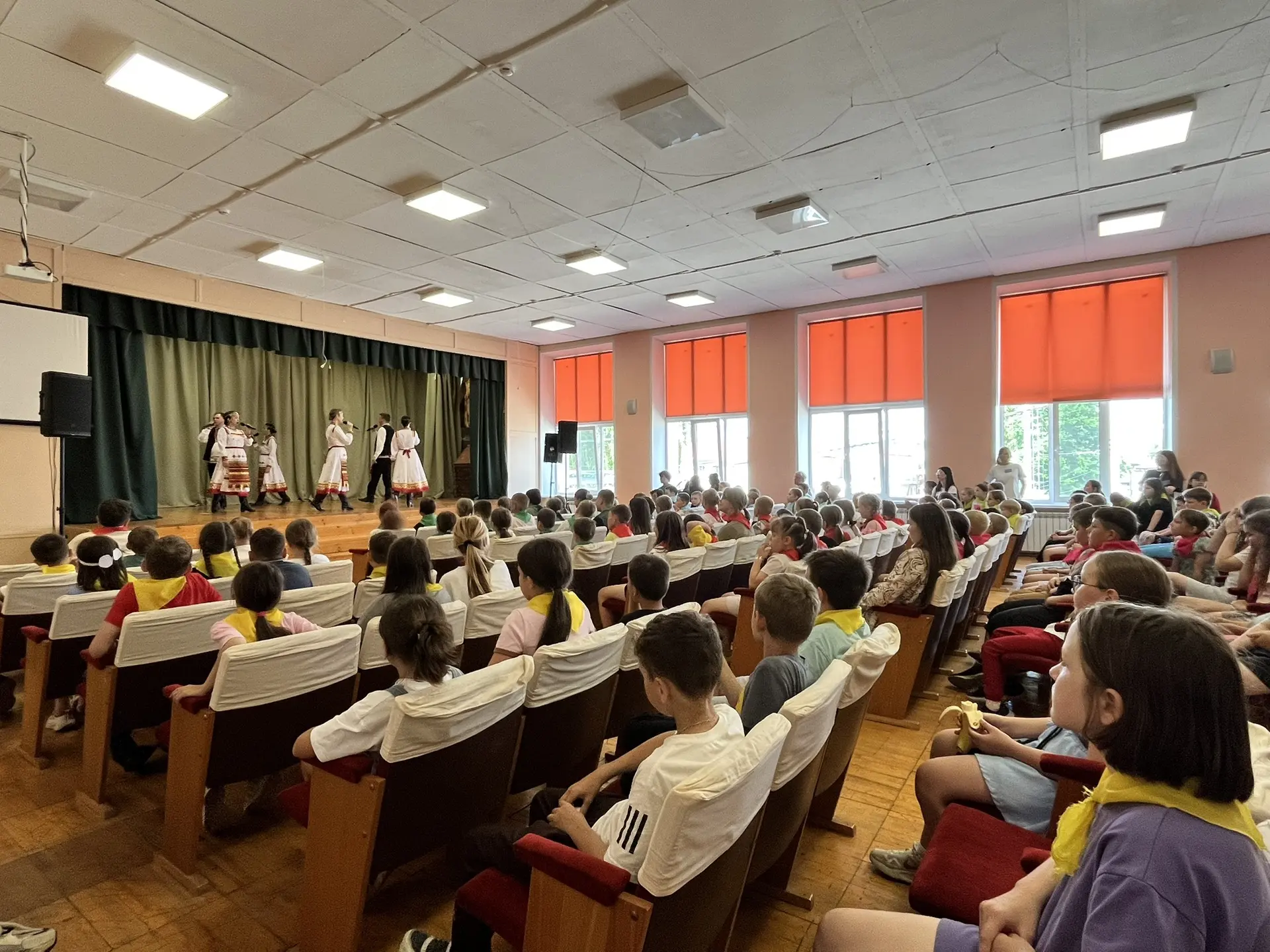 Пришкольный лагерь ☀️ сегодня принимал гостей: артисты Марийской Филармонии давал на нашей сцене зам