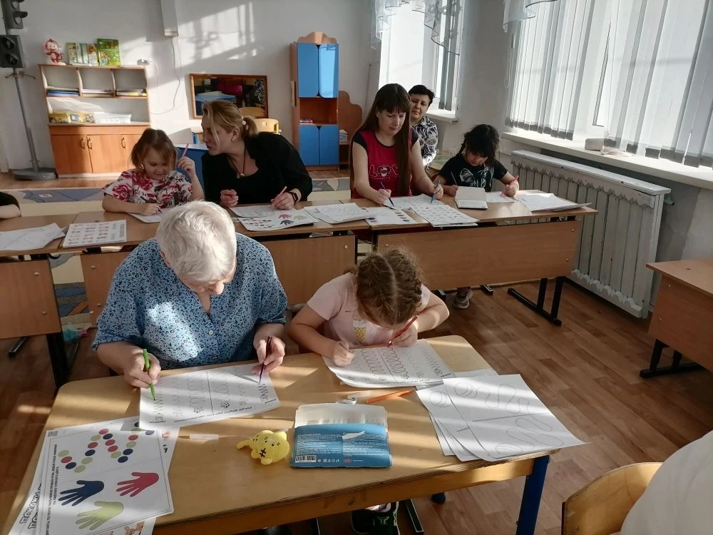 ✨Фитнес для мозга: две руки - двойная польза!☝️