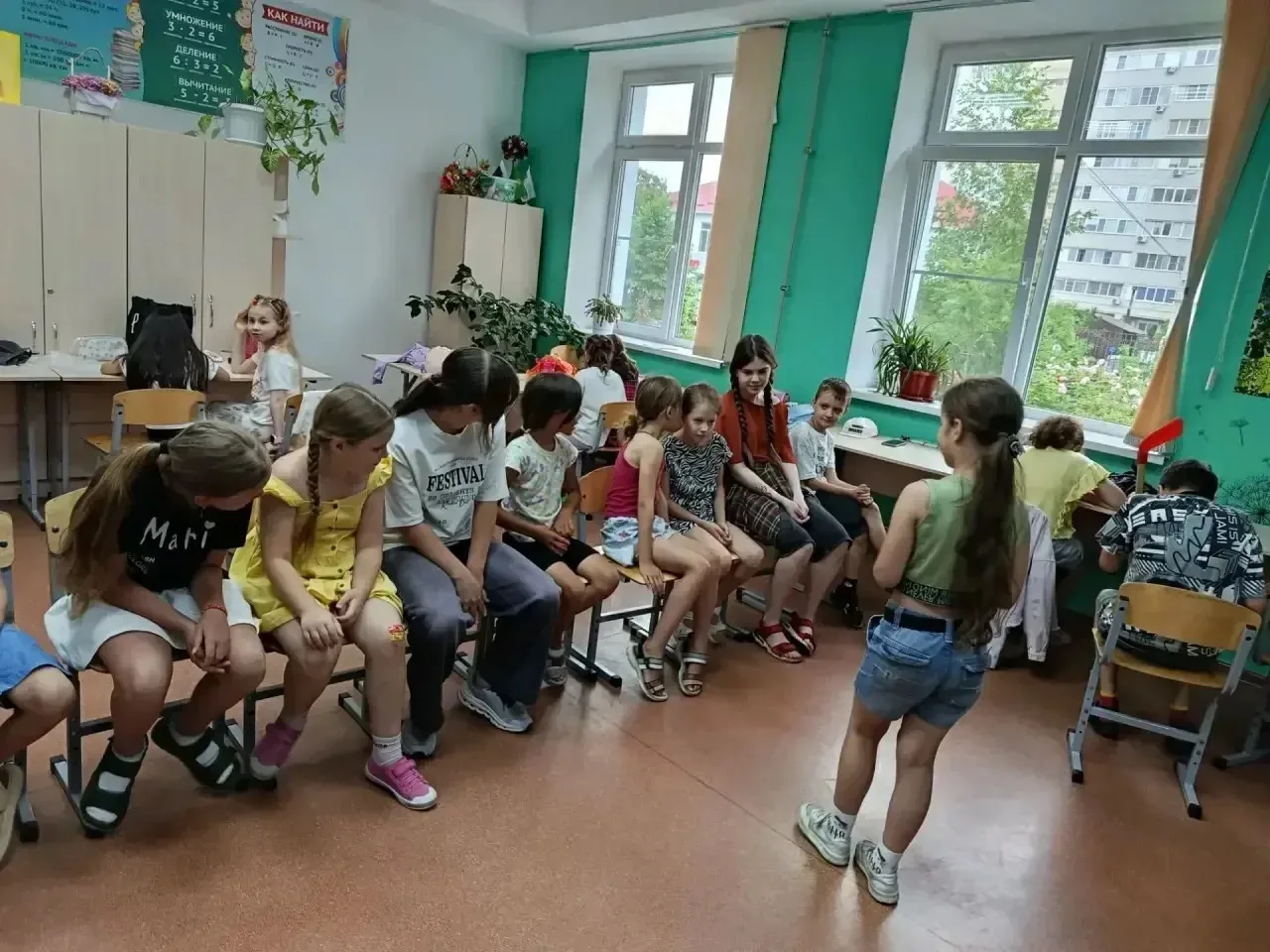 17 июня в пришкольном лагере «Непоседы» день начался с активных отрядных мероприятий. Ребята с увлеч