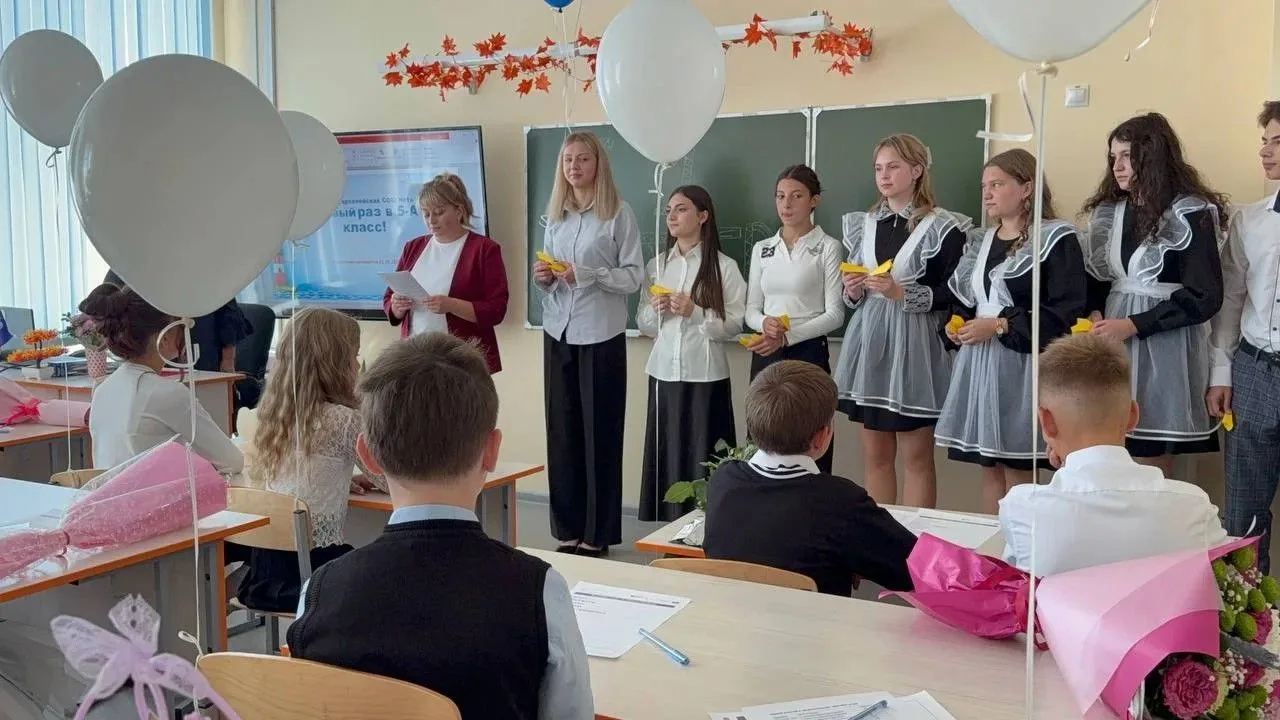 Вот это движ! ✈️Сегодня в нашей школе запустили красивую традицию — «Самолётик будущего...