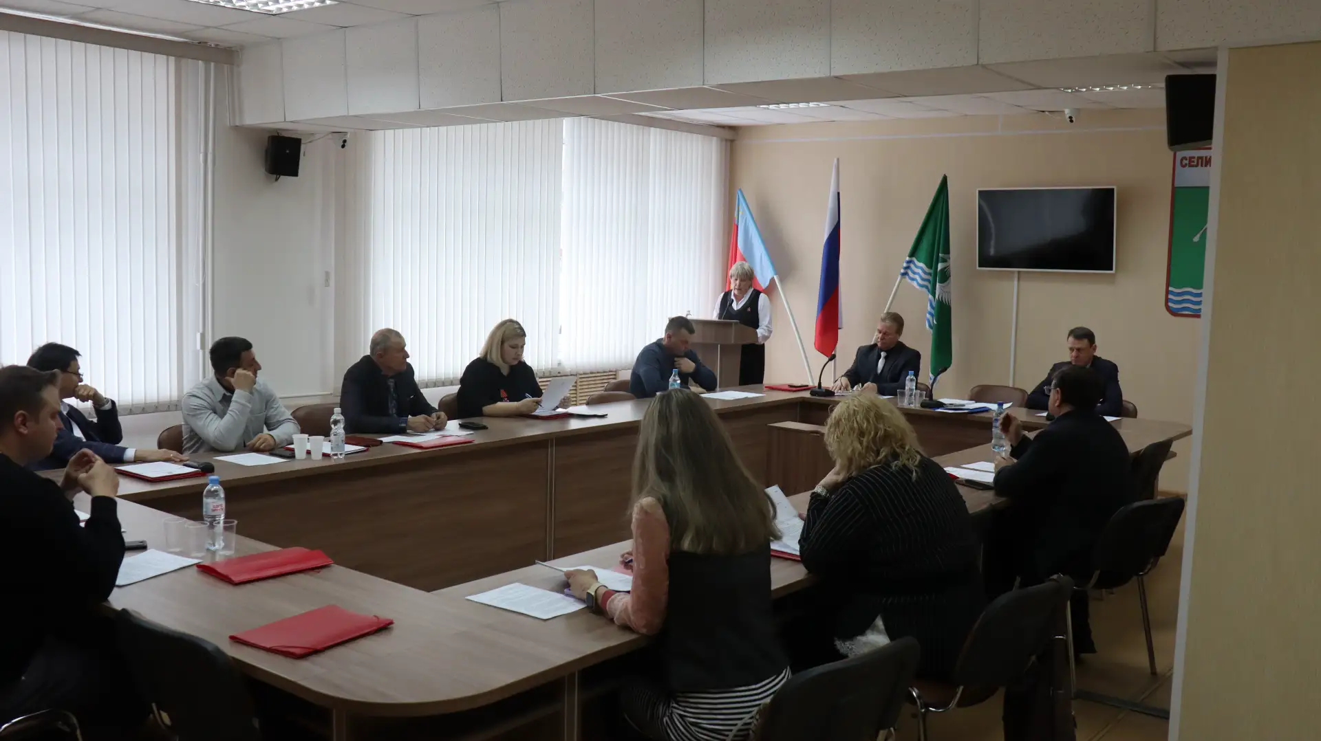 На заседании Совета народных депутатов Селивановского округа 28 апреля разгорелась острая дискуссия 