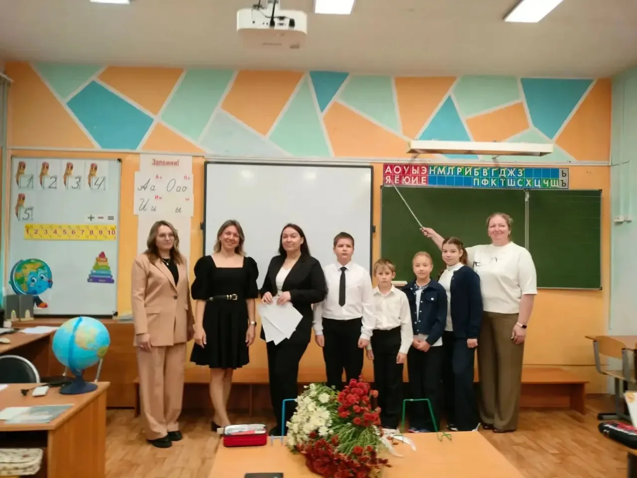 Когда учителя уходят на каникулы: в ЦО"Ишненская школа" прошёл День самоуправления! 🍂✨