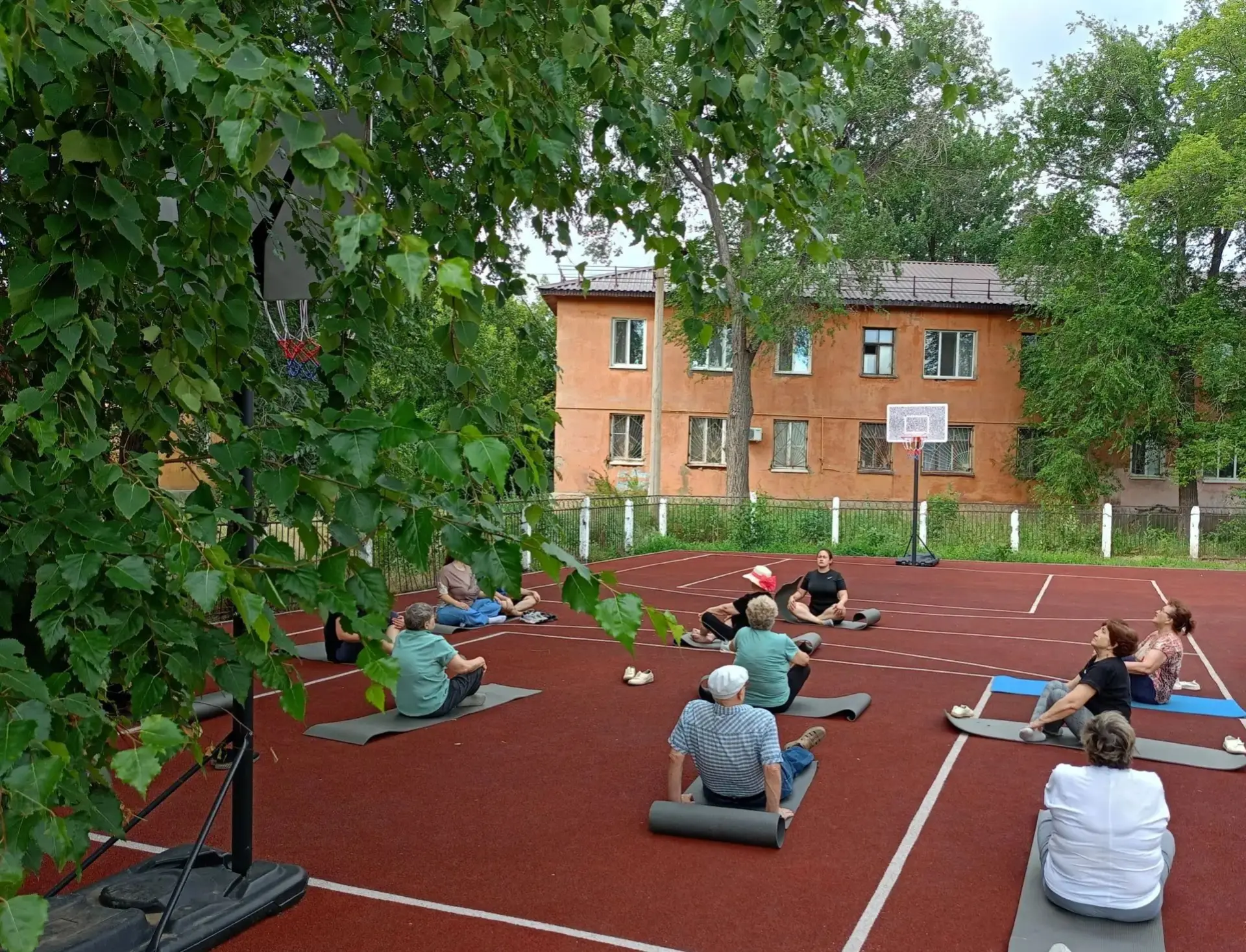🧘Начните свой день с зарядки!

В комплексном центре г. Орска еженедельно для граждан старшего покол