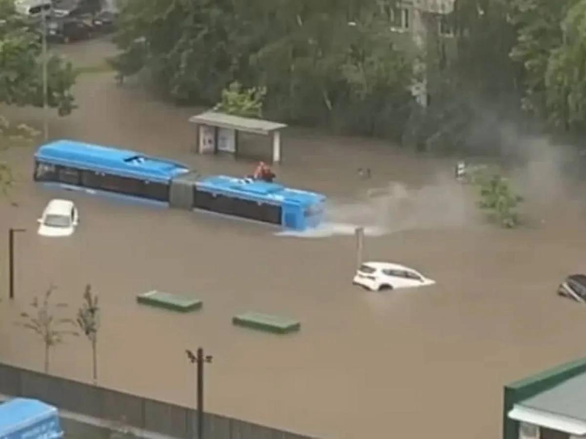⛈️Завтра Москву снова затопит.

Синоптики обещают до 17 литров воды на 1 квадратный метр из-за проли