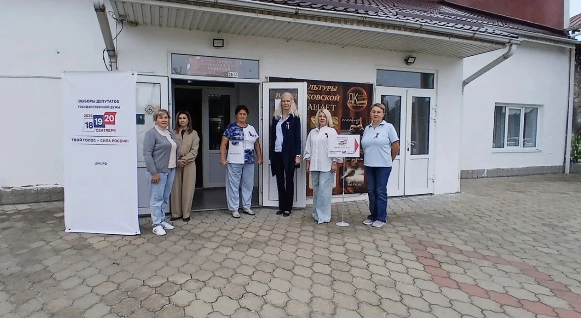 Ровно в назначенное время распахнулись двери избирательного участка УИК 26-38 станицы