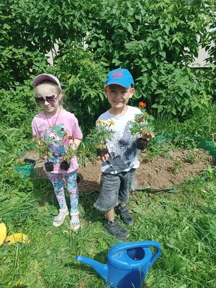 🌻 Мы целое утро возились с ростками, мы их посадили своими руками!

😊Эти строчки как нельзя лучше 