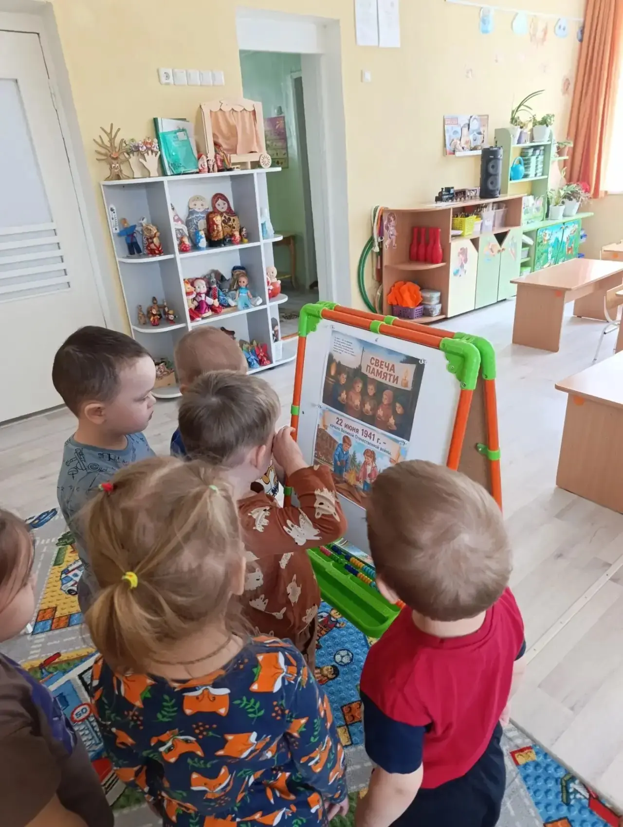 В средней группе воспитателем Татьяной Михайловной проведено занятие по художественно- эстетическому