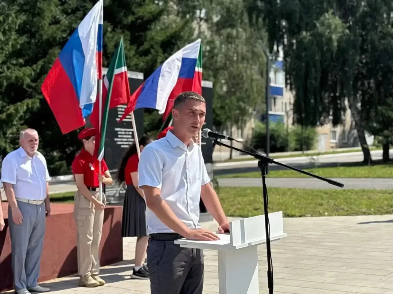 В Менделеевске на аллее Славы прошел митинг в честь Дня Военно-Морского Флота.                      