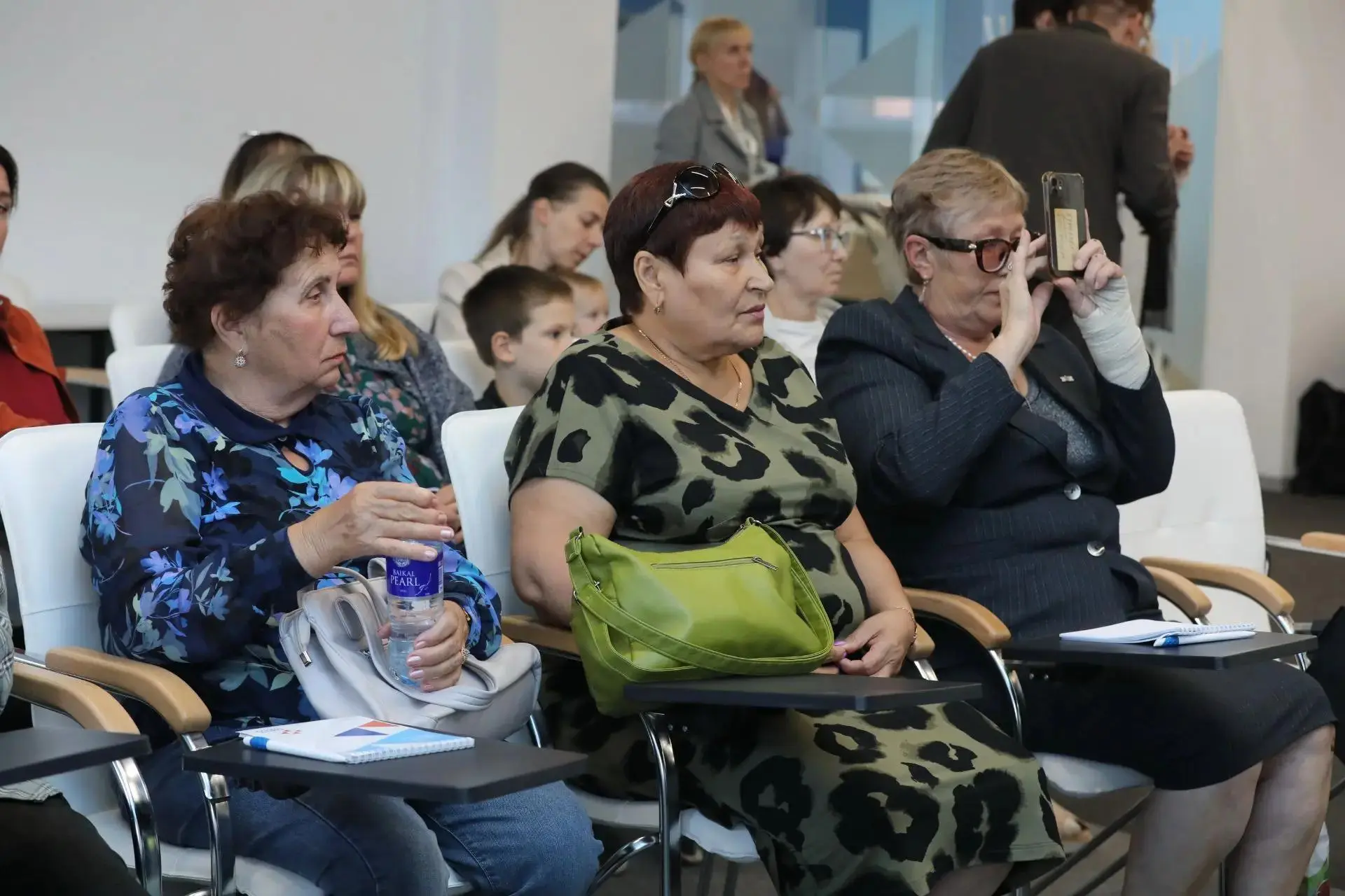 Около 70 жительниц Иркутска приняли участие в заседании Женского клуба при Кадровом цен...