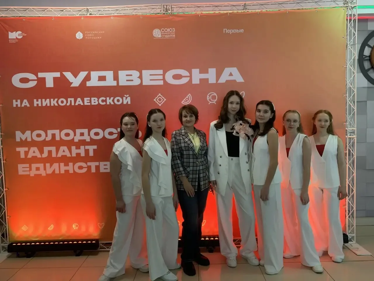Сегодня артисты вокальной студии «Голоса» принимали участие в конкурсе «НА НИКОЛАЕВСКОЙ».
