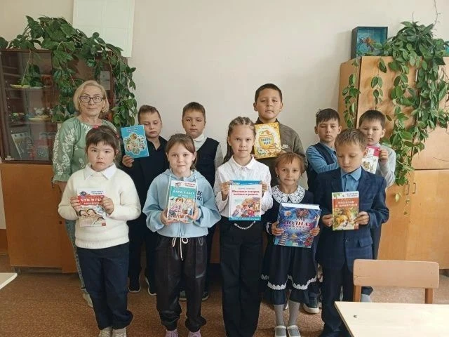 Библиотечный урок «Книга начинается…»
