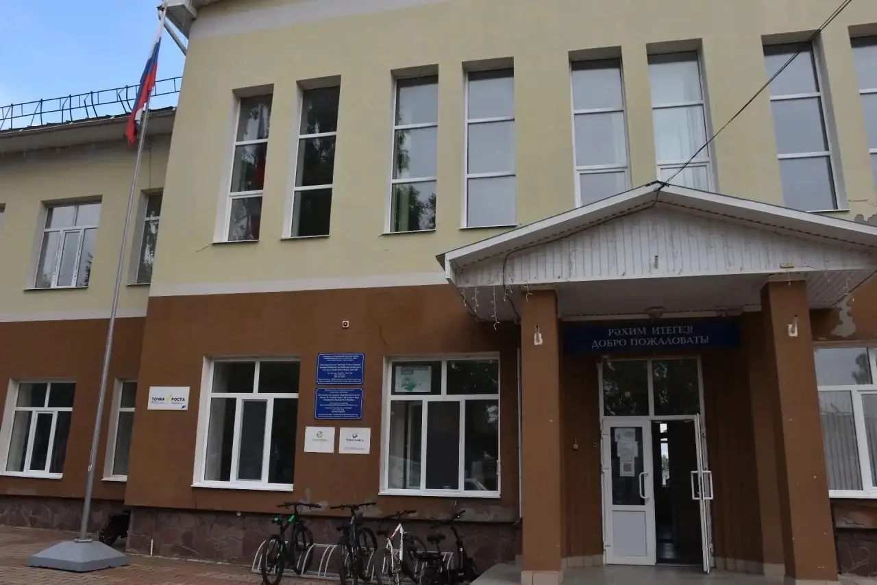 В рамках ежегодной приёмки образовательных учреждений к новому учебному году сегодня вм...