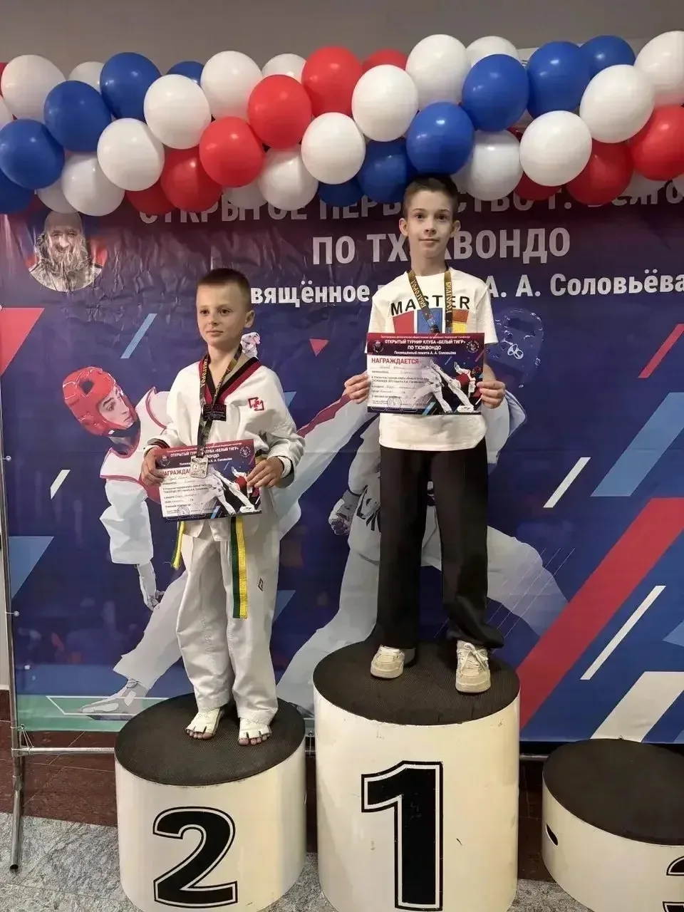 Ещё одно золото в копилку!🏆

Блестящую победу одержал Даниил Шитов на открытом турнире Клуба «Белый
