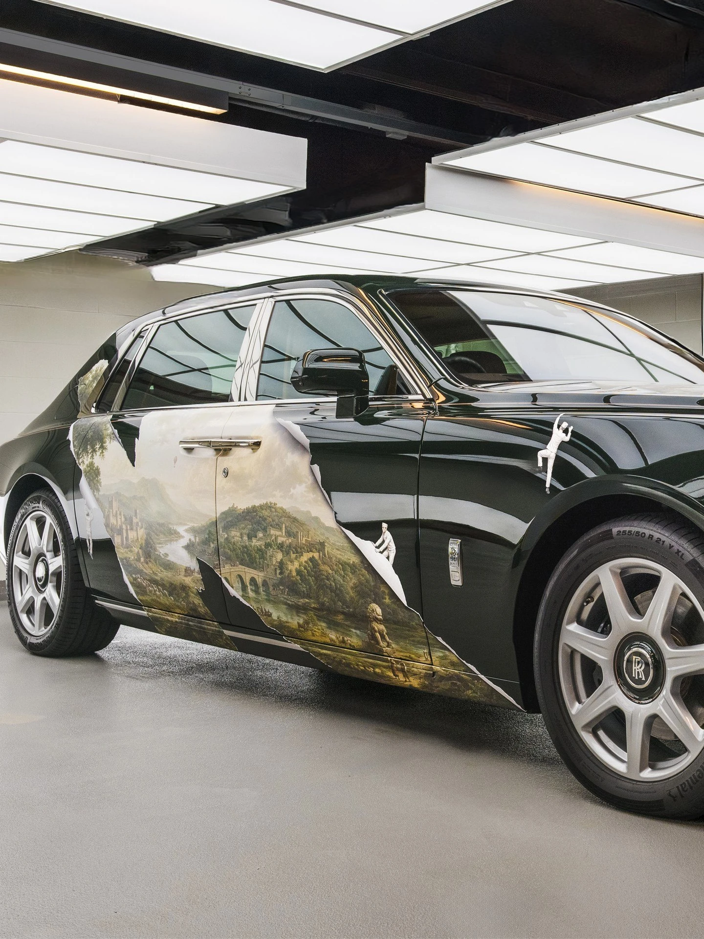 🤩 Шесть автомобилей Rolls-Royce из автопарка лондонского отеля The Peninsula превратил...