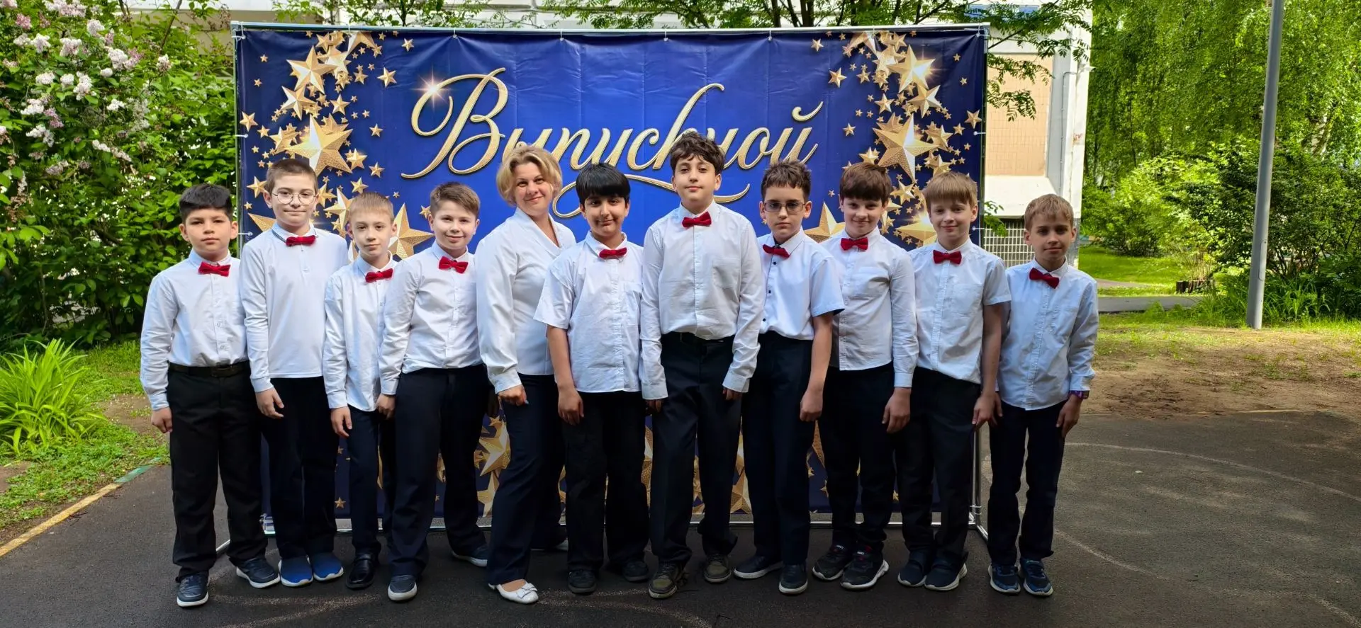 ПРАЗДНИК 4-ЫХ КЛАССОВ   🎉 В начальной школе прошел выпуск из 4-ых классов. Кажется, совсем недавно р