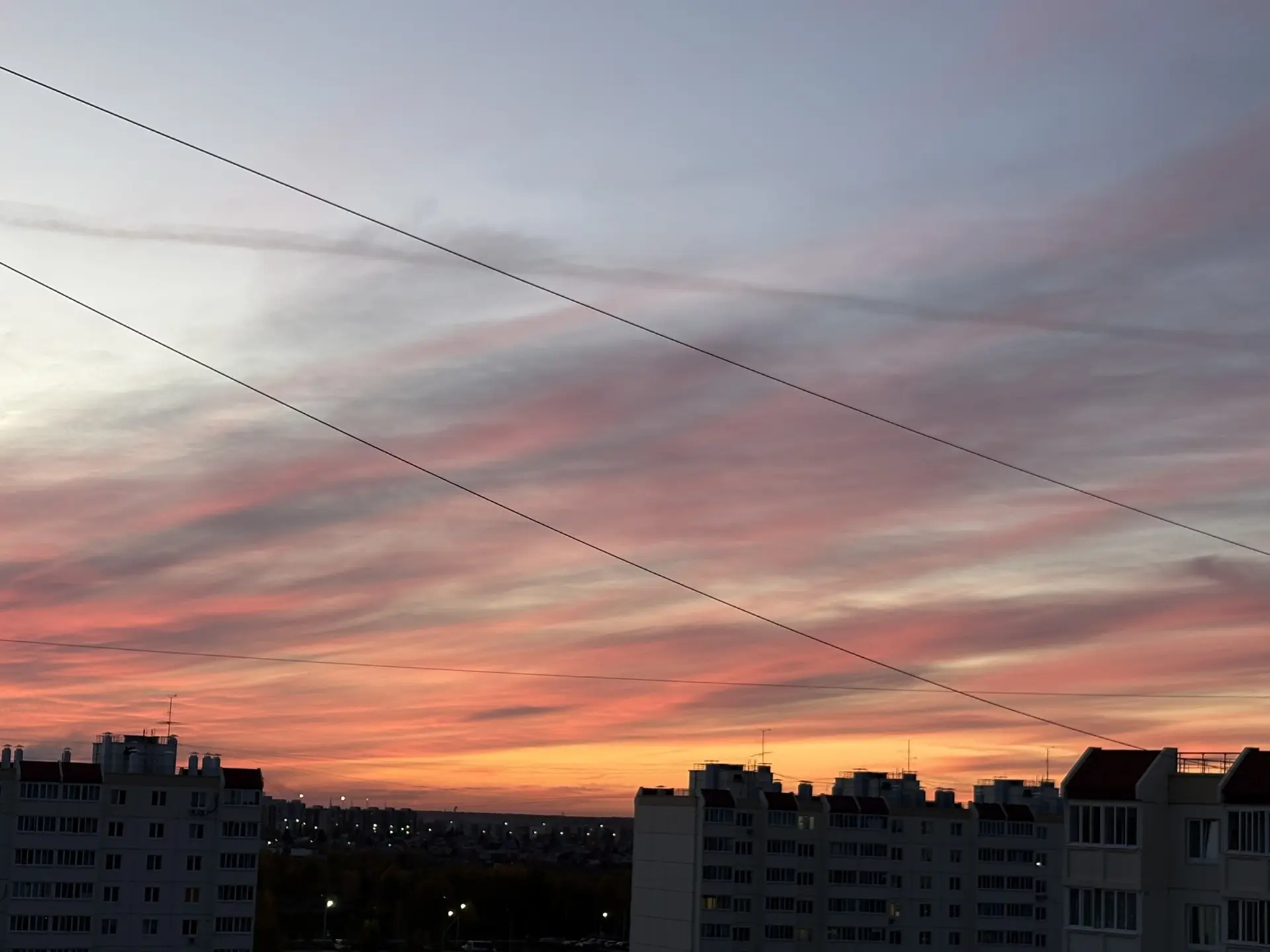 Иногда просто стоит поднять голову и посмотреть на небо! Оно сегодня волшебное!