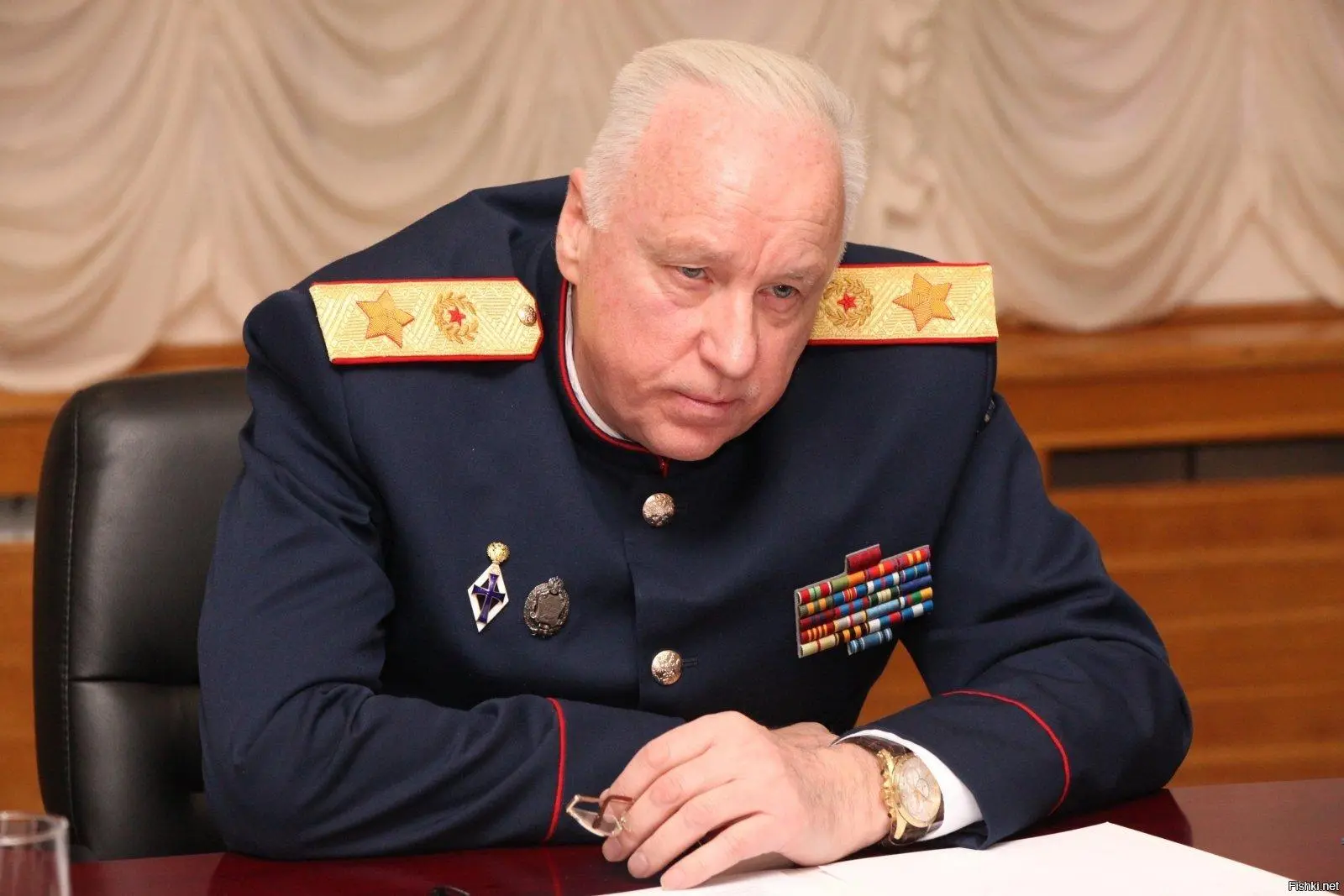 Глава СК РФ Александр Бастрыкин заинтересовался одним из жилых домов на ул. Нефтяников ...