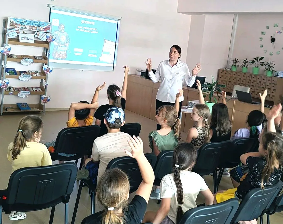 ✨ Сказочное путешествие в школьной библиотеке!

Для ребят из младших классов нашего лагеря советник 
