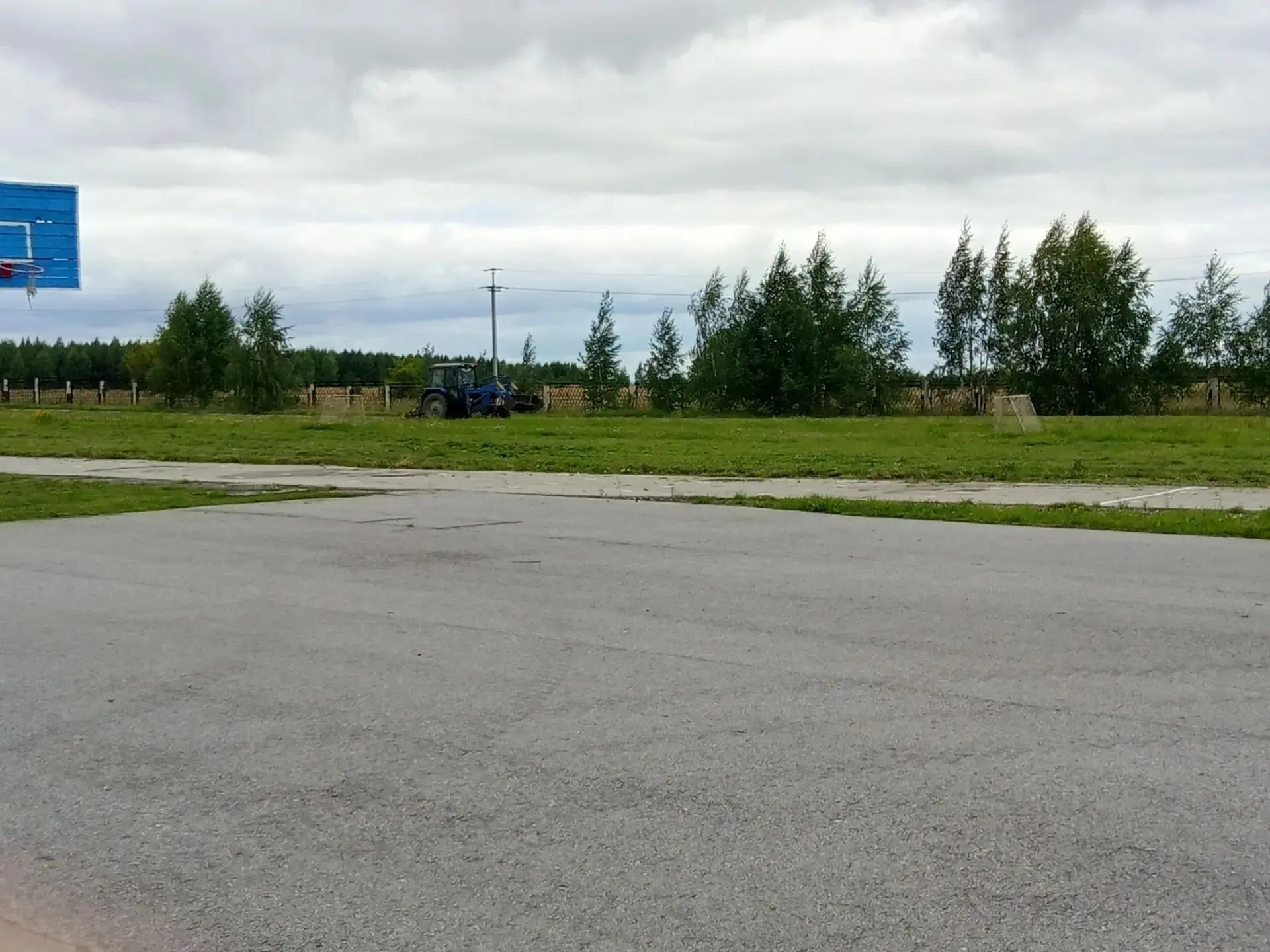 Покос школьного двора в рамках подготовки к учебному году.#мовыровскоесельскоепоселение