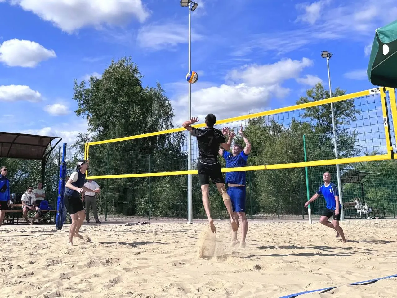 🏐 В Воронежской области 22 команды сыграли в турнире по пляжному волейболу.
